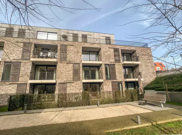 Zonnige assistentiewoning met private kelder.