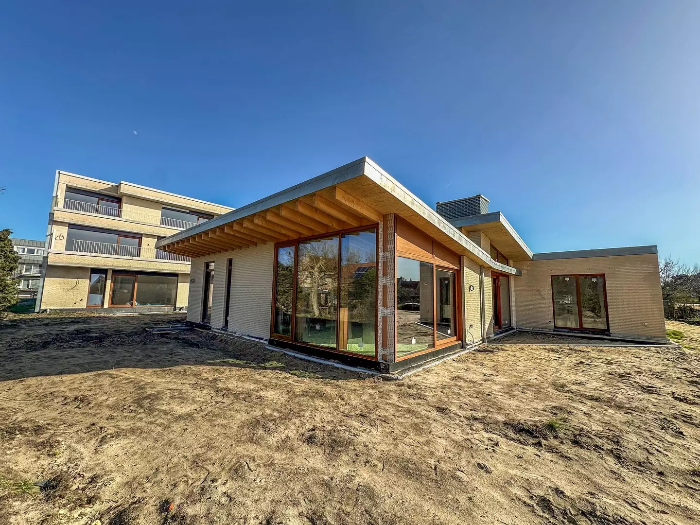 Pavillon de jardin unique, attenant aux dunes protégées.