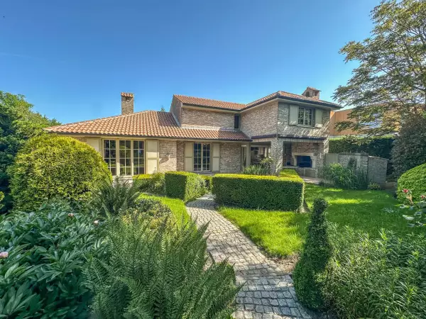 Villa espagnole exclusive idéalement située près des dunes et de la mer.