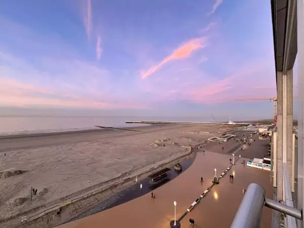 Appartement rénové deux chambres avec vue mer et situation centrale