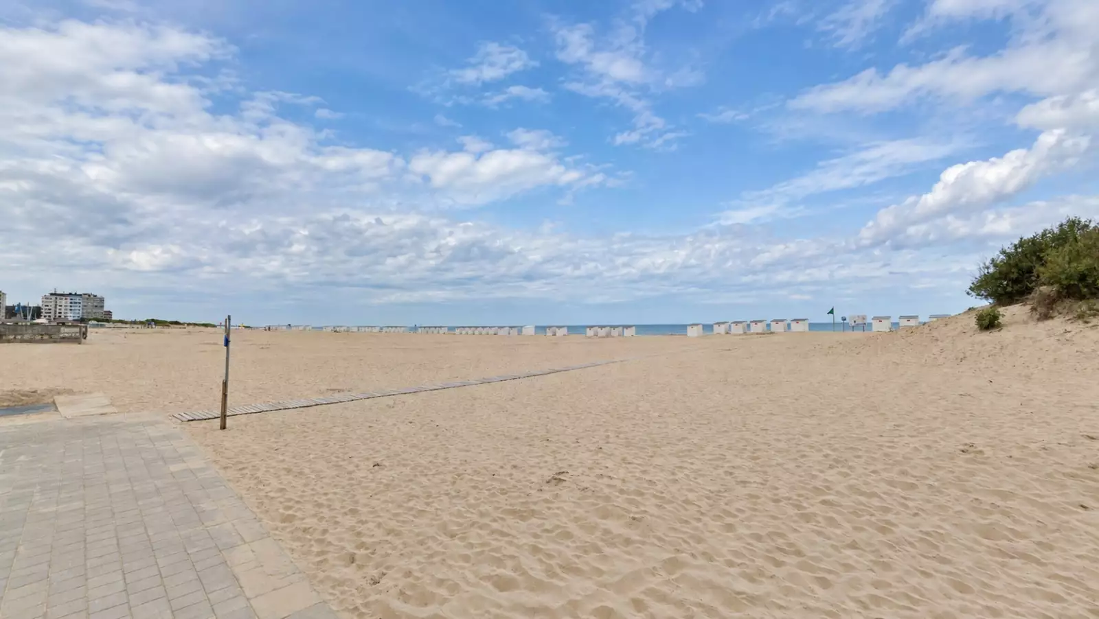 Rez-de-chaussée commercial  sur la dique à Oostduinkerke